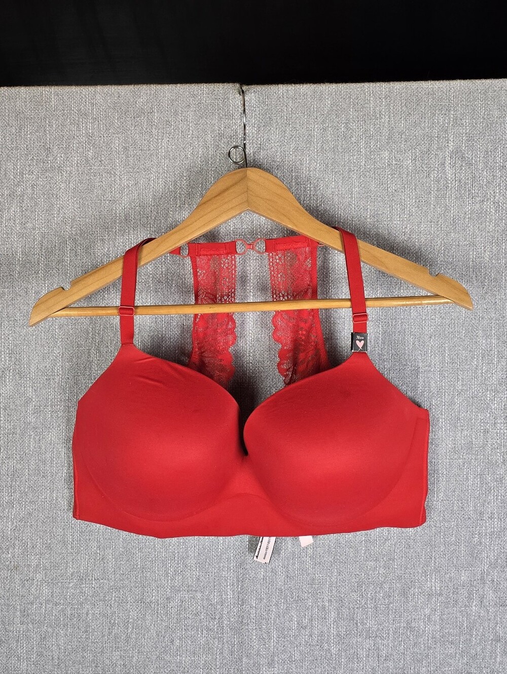 Victoria's Secret Incredible Padded No Wire Bra Red Sz 38DD NWOT